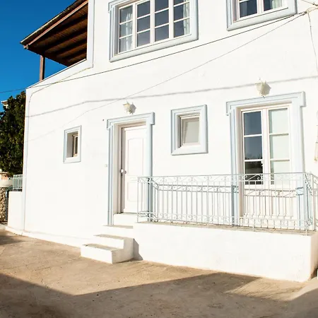 Marilena - 8 Guests Villa Spetses Town